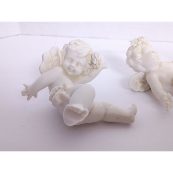 Set of 3 Vintage GANZ White Porcelain Cherubs at Play Figurines - Picture 2 of 14